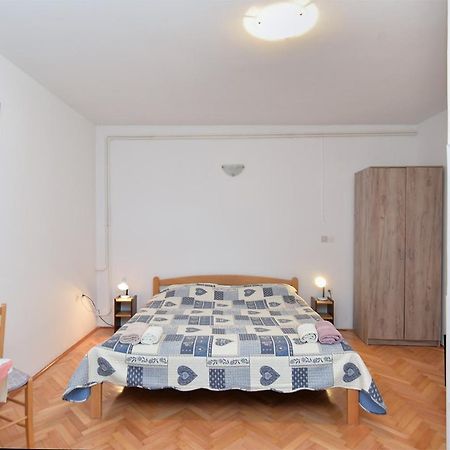 Rooms Veli Vrh 2208 Pula Buitenkant foto