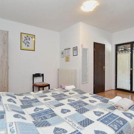 Rooms Veli Vrh 2208 Pula Buitenkant foto