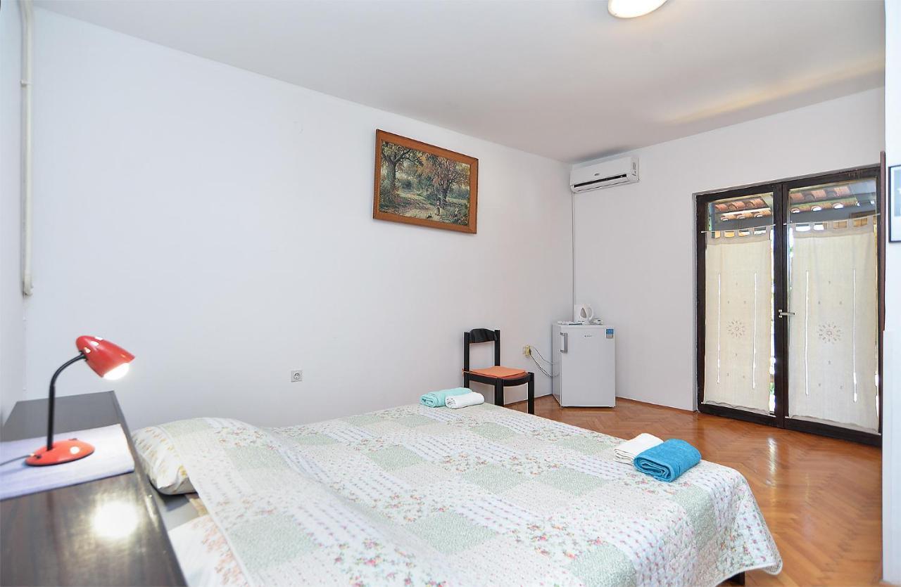 Rooms Veli Vrh 2208 Pula Buitenkant foto
