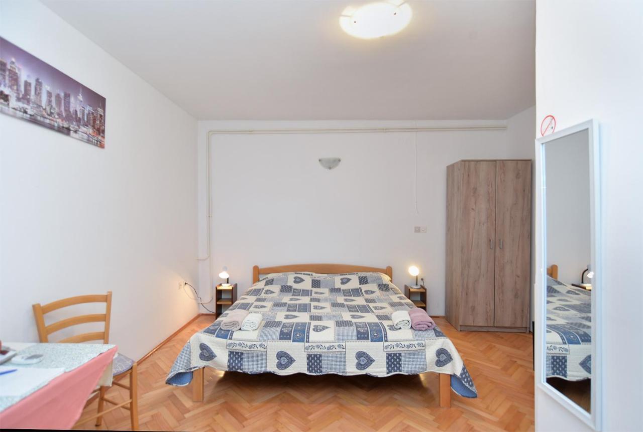 Rooms Veli Vrh 2208 Pula Buitenkant foto