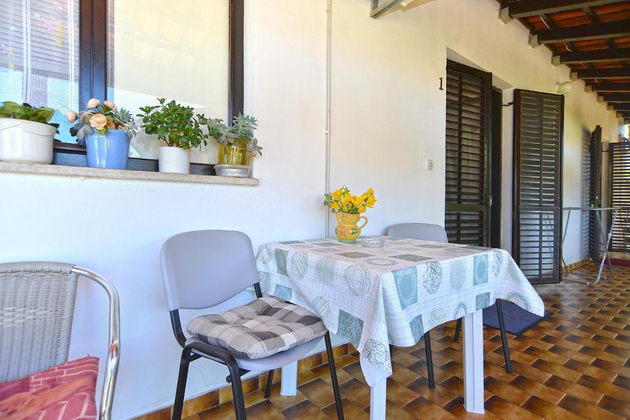 Rooms Veli Vrh 2208 Pula Buitenkant foto
